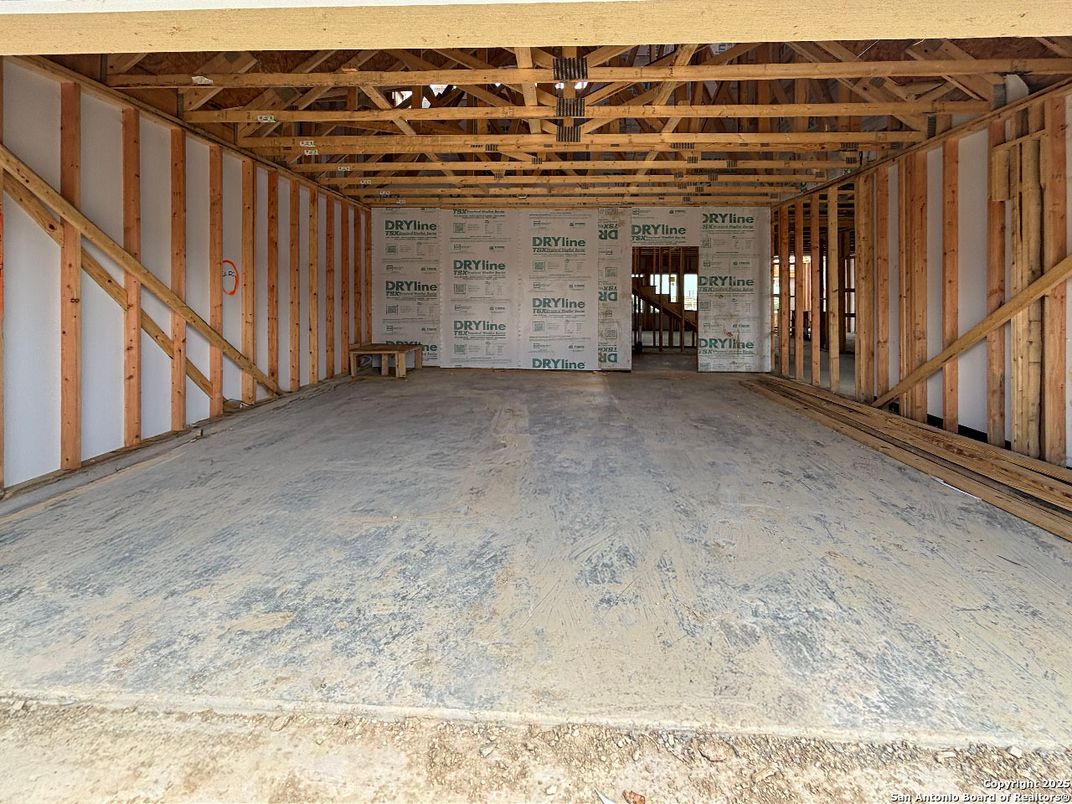 Empty room, Interior, Wooden Beams