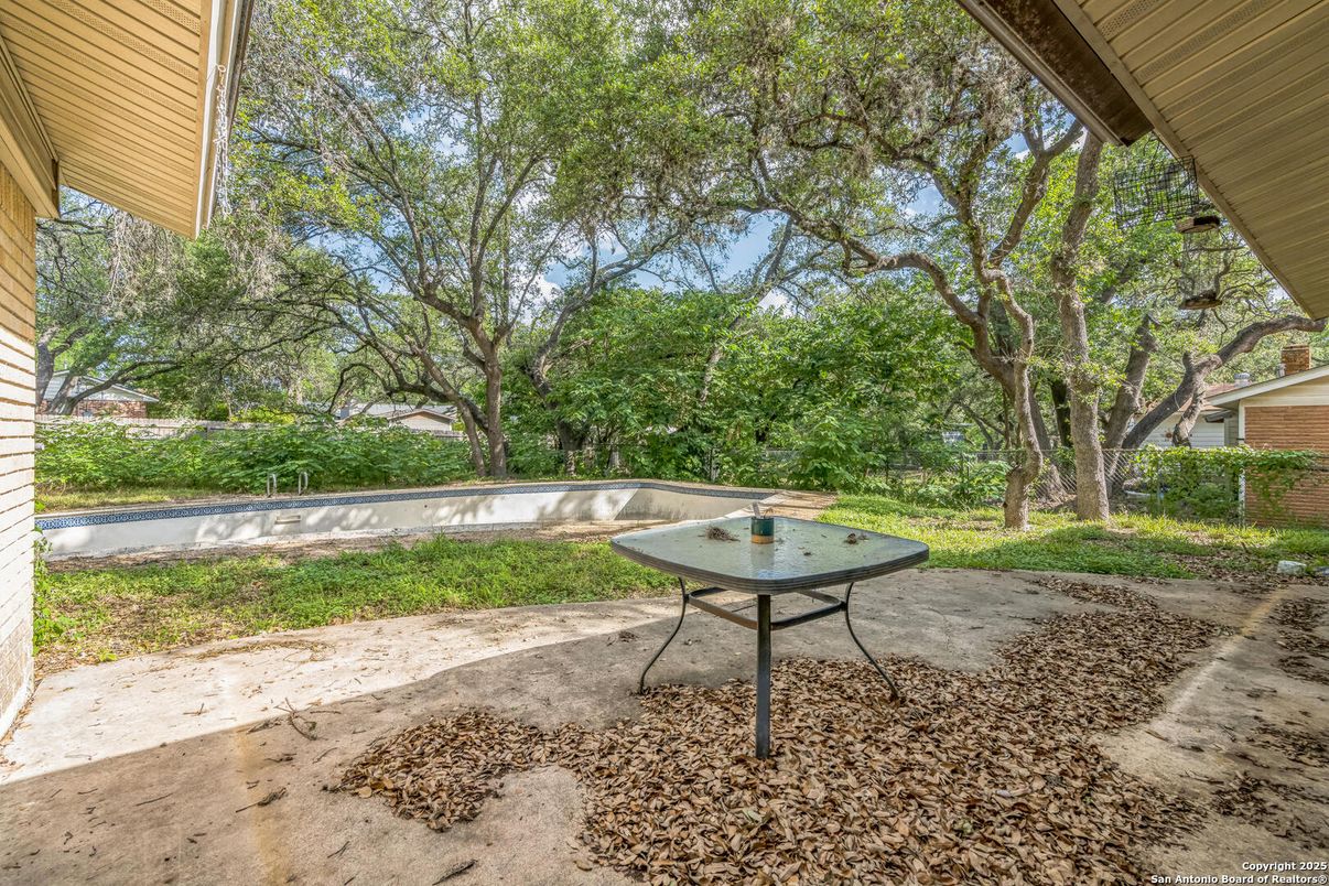 Backyard, Exterior