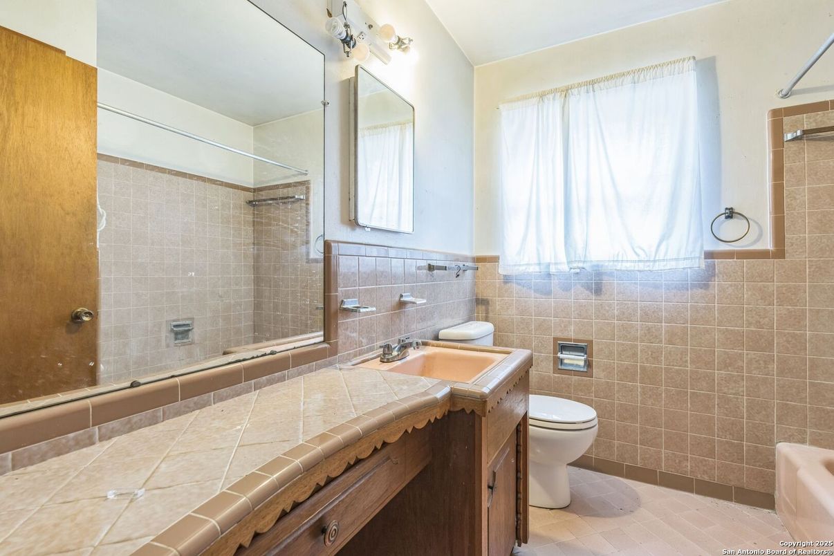 Bathroom, Interior, Tile Countertops
