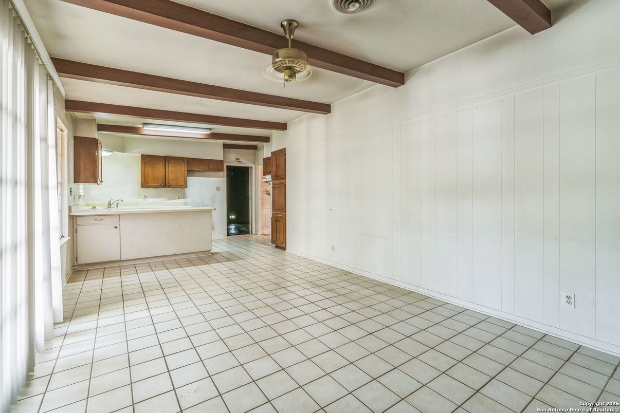 Empty room, Interior, Kitchen, Wooden Beams