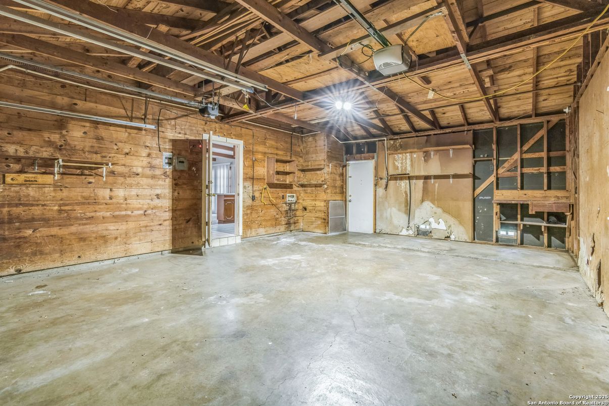 Empty room, Interior, Wooden Beams, Wooden Ceilings, Wooden Walls