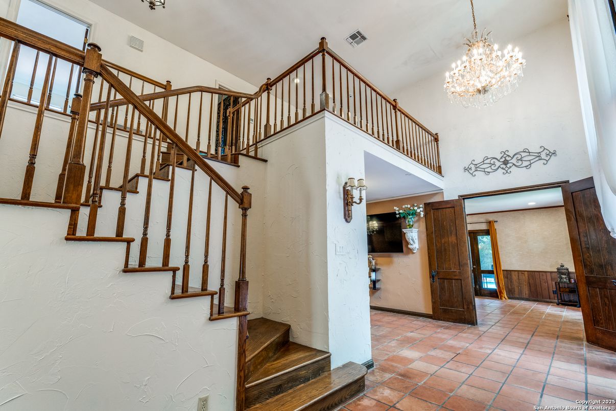 Chandelier, Interior