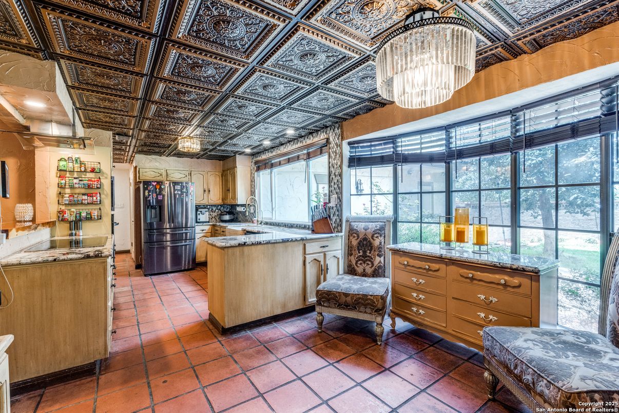 Chandelier, Interior, Kitchen