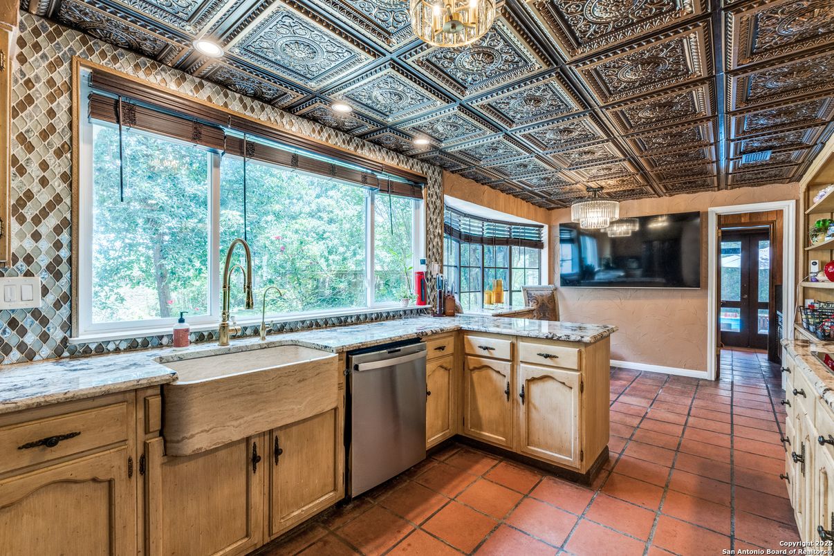 Chandelier, Interior, Kitchen, Pendant Lights, Recessed Lighting