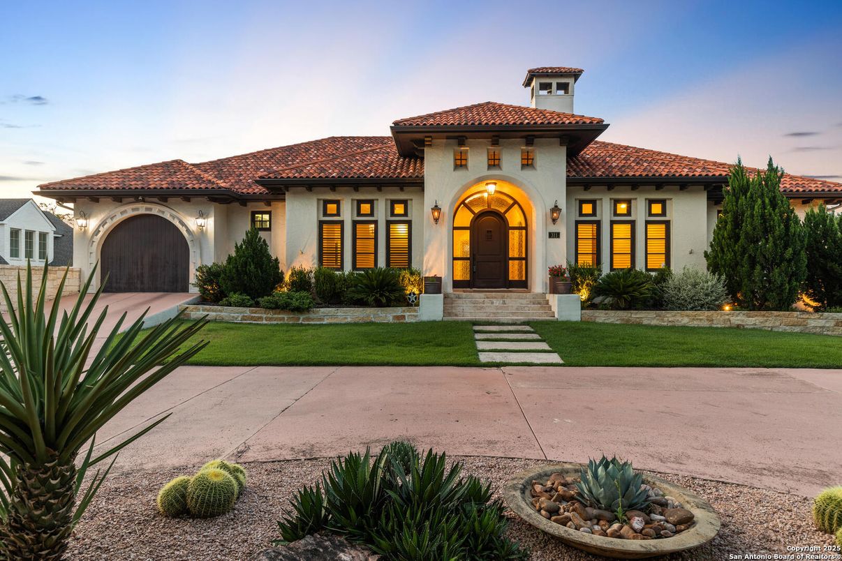 Backyard, Exterior, Facade, Mediterranean