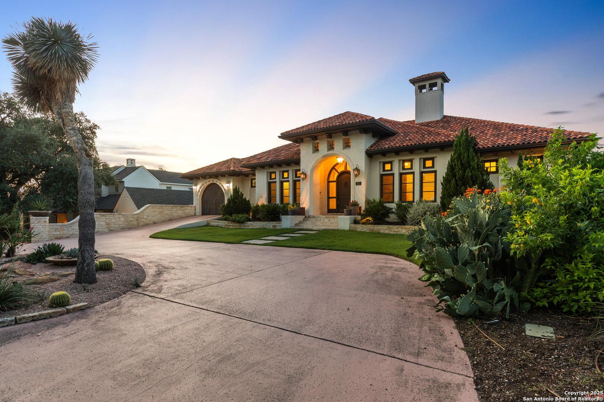 Backyard, Exterior, Facade, Mediterranean