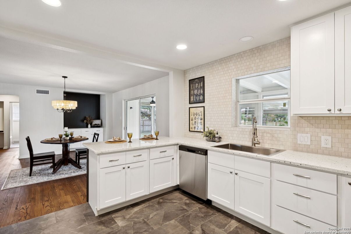 Chandelier, Dining room, Interior, Kitchen, Recessed Lighting, Stone Walls, Wood Texture Flooring