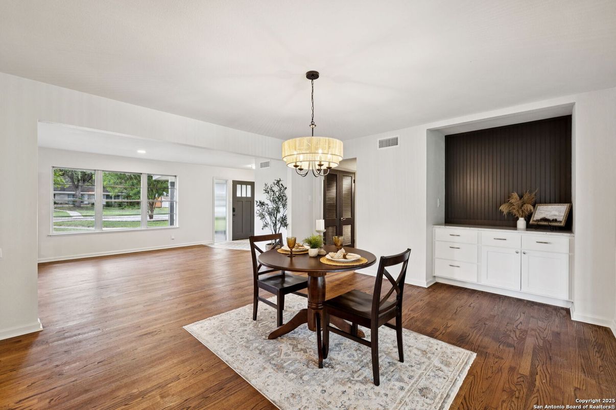 Chandelier, Dining room, Interior, Recessed Lighting, Wood Texture Flooring