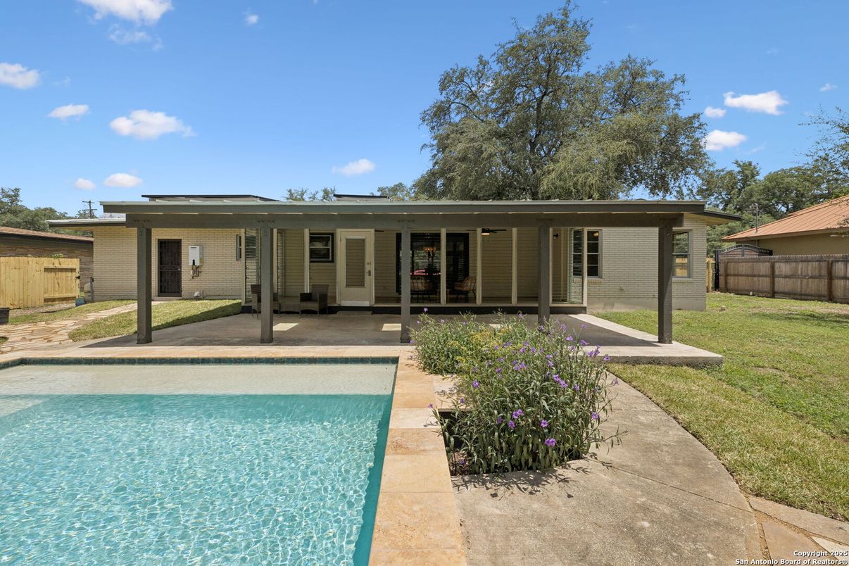 Exterior, Pool