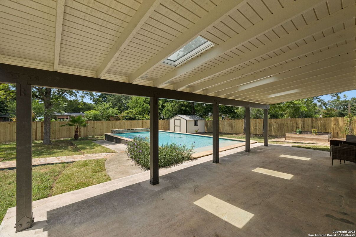 Exterior, Pool