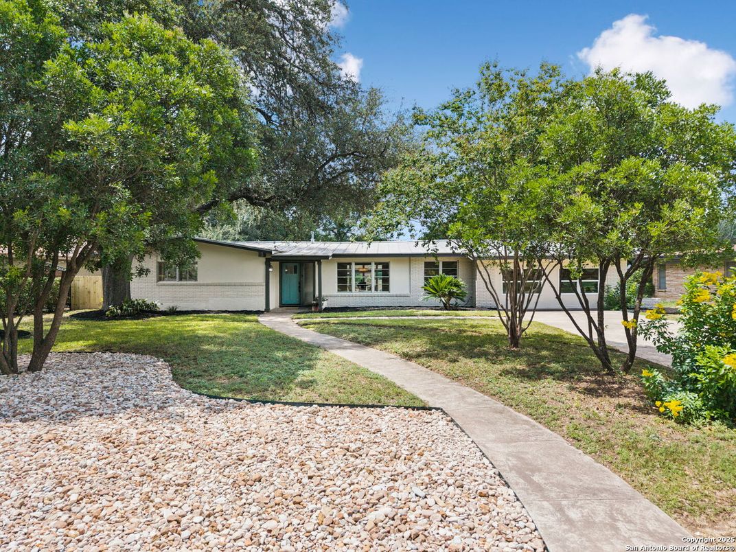 Backyard, Exterior, Facade, Ranch