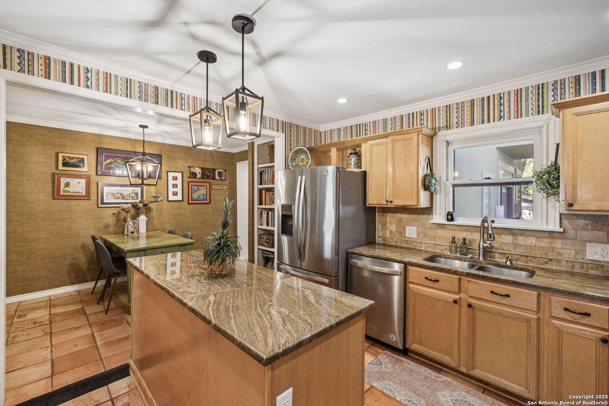 Dining room, Interior, Kitchen, Pendant Lights, Recessed Lighting, Stainless Steel Appliances