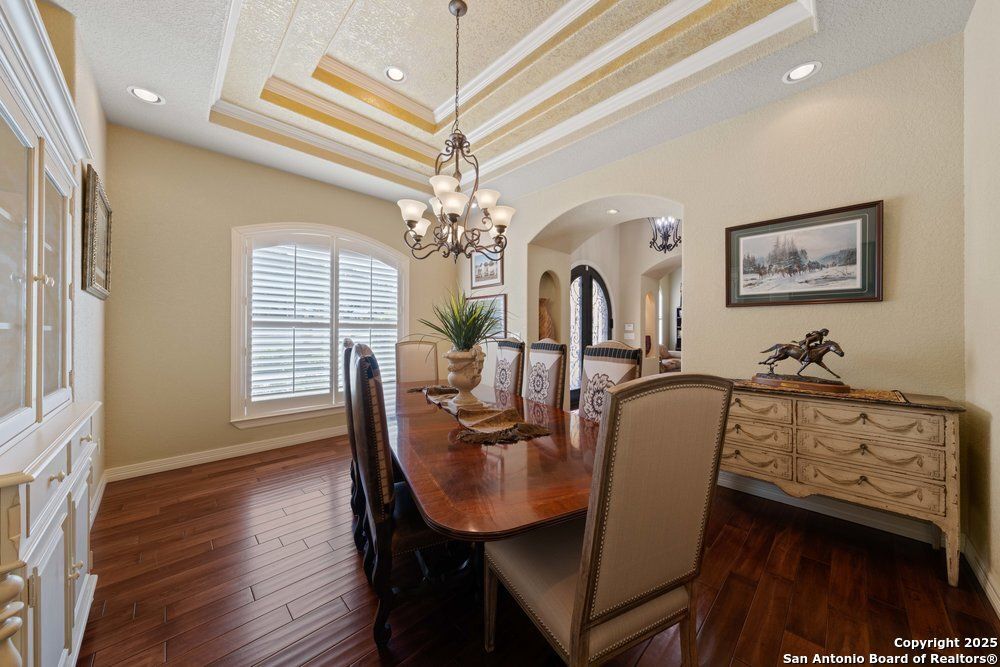 Chandelier, Dining room, Interior, Recessed Lighting, Wood Texture Flooring
