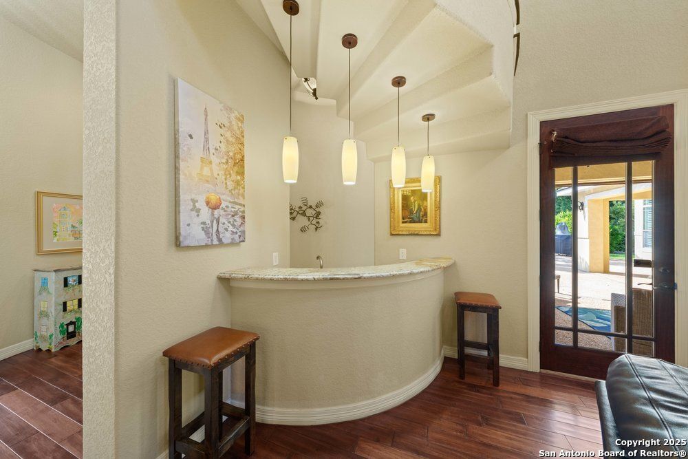 Interior, Pendant Lights, Wood Texture Flooring