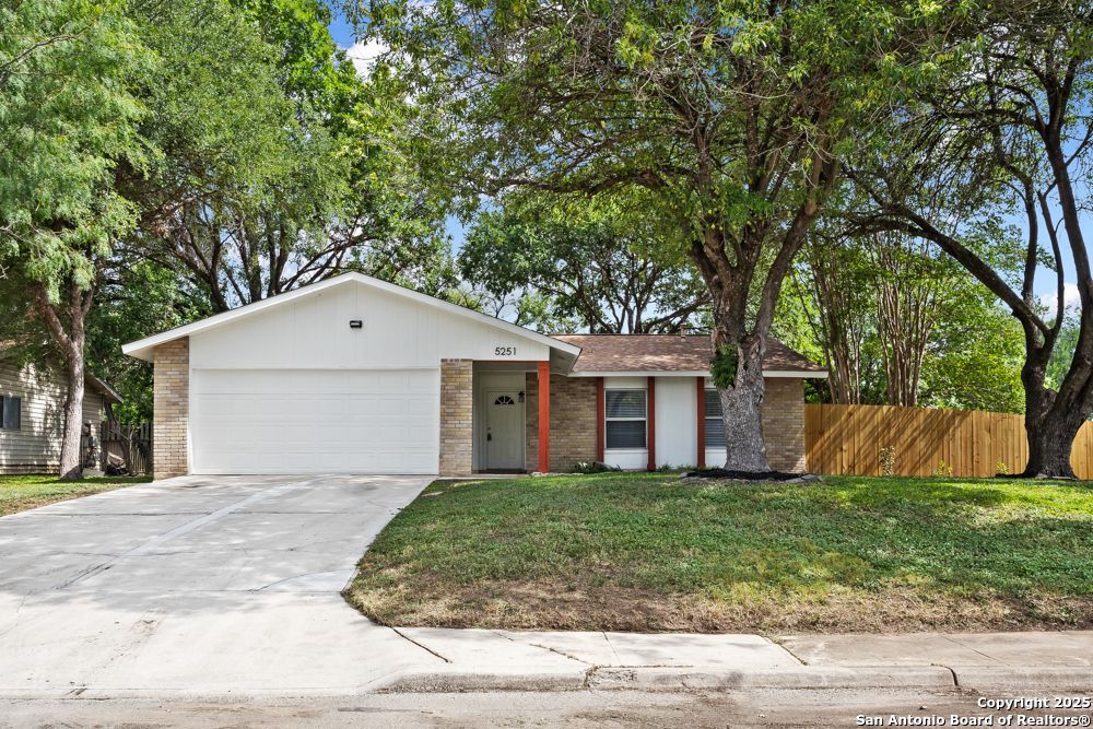 Attached, Exterior, Facade, Ranch