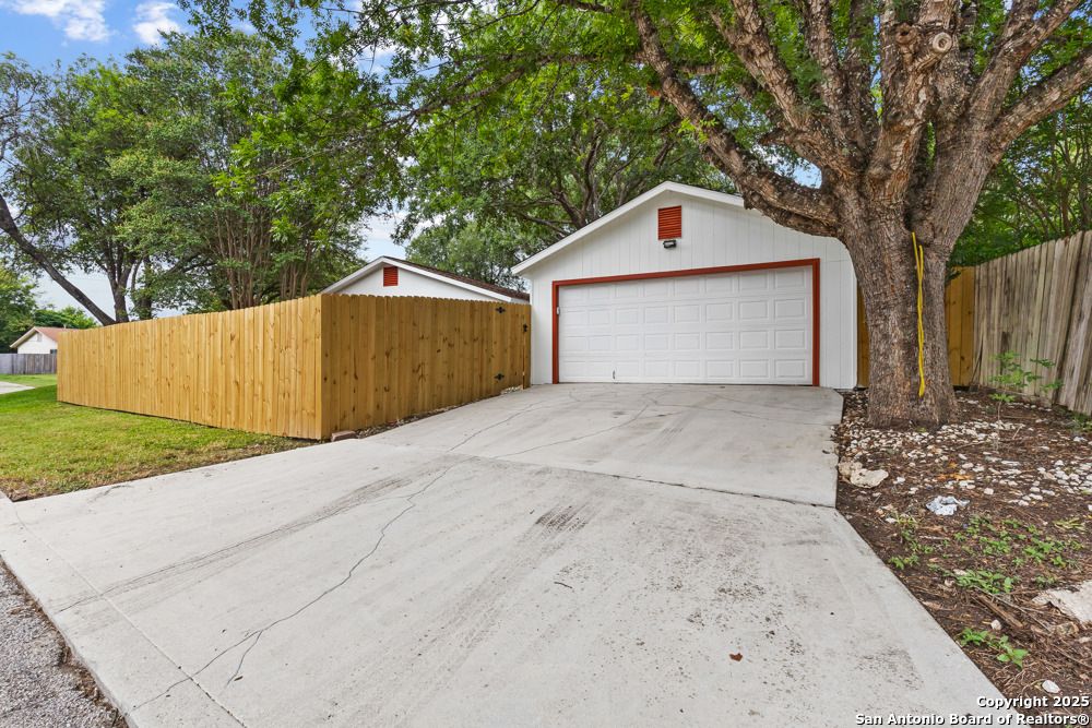 Detached Garage, Exterior