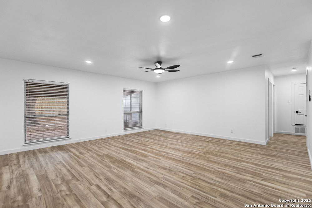 Empty room, Interior, Recessed Lighting, Wood Texture Flooring