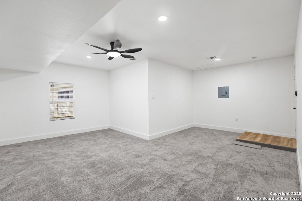 Empty room, Interior, Recessed Lighting
