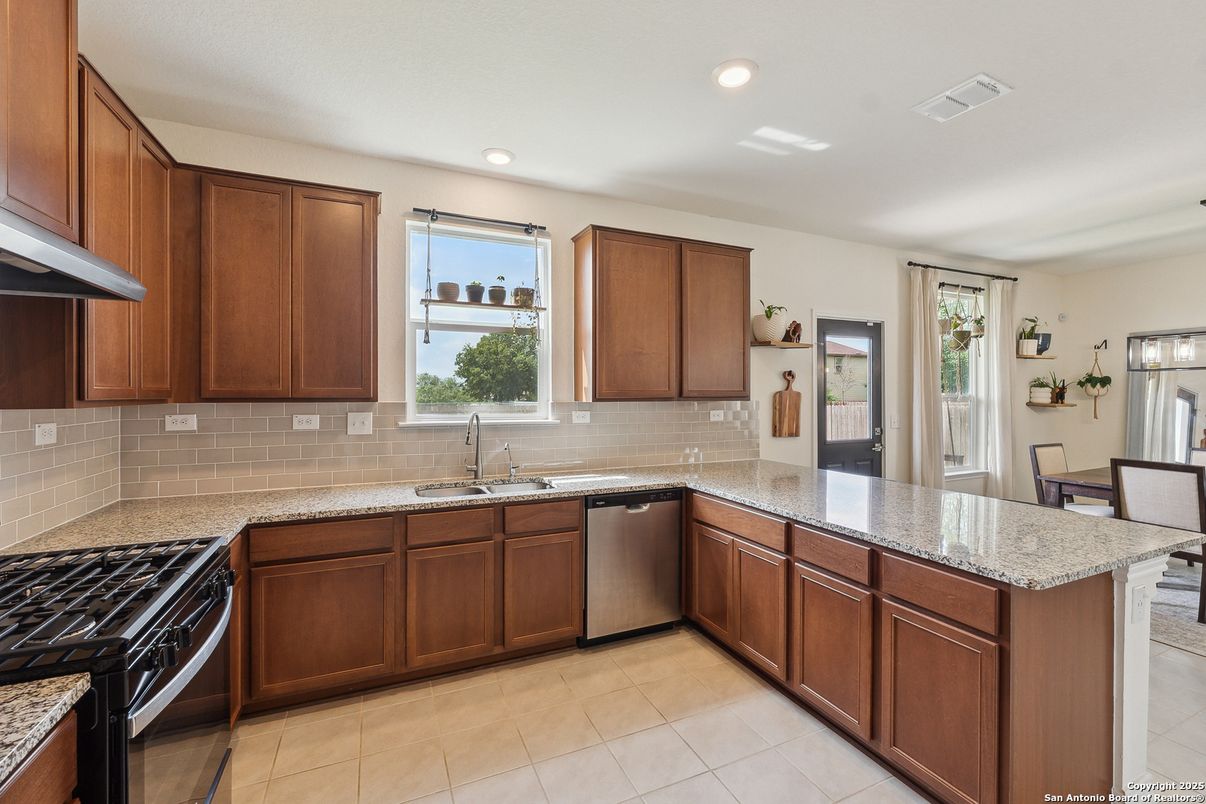 Dining room, Interior, Kitchen, Recessed Lighting