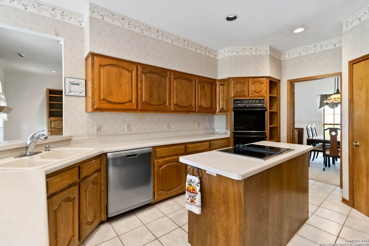 Dining room, Interior, Kitchen, Recessed Lighting
