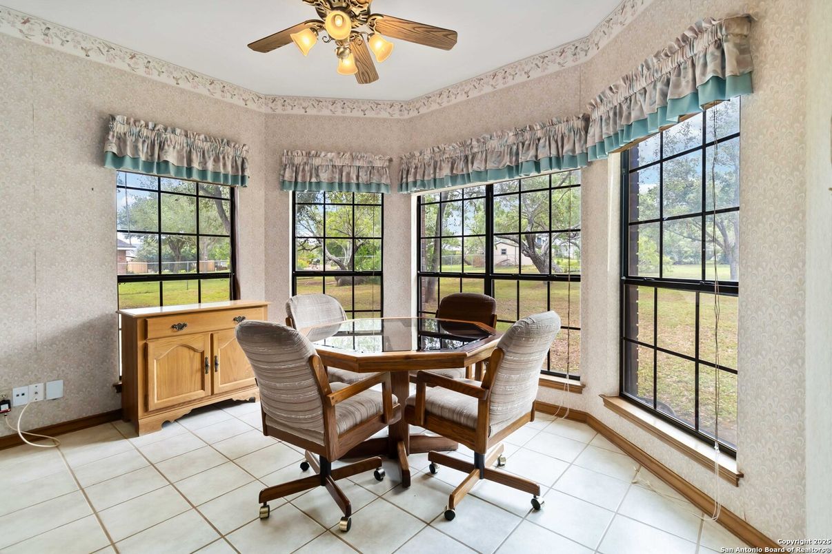 Dining room, Interior