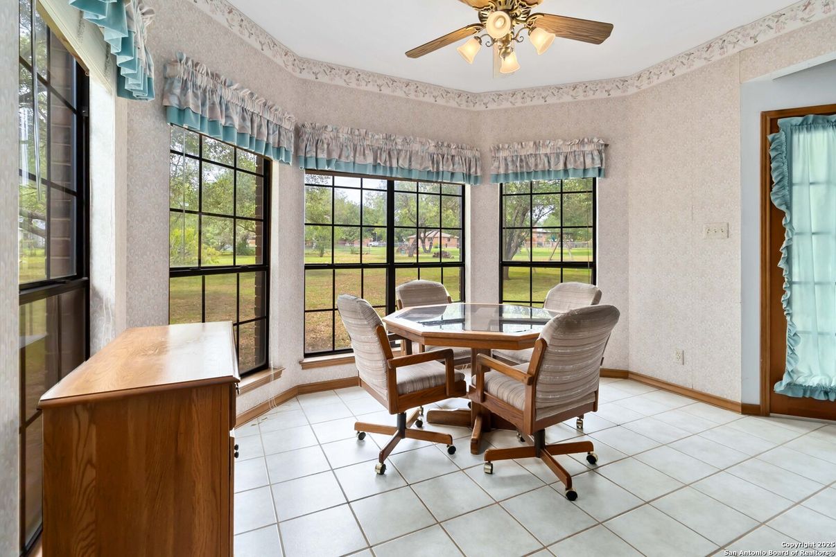 Dining room, Interior