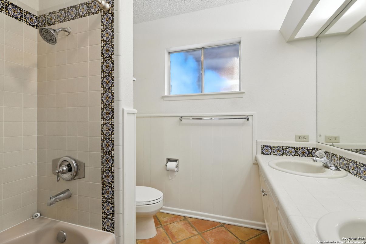Bathroom, Interior, Tile Countertops