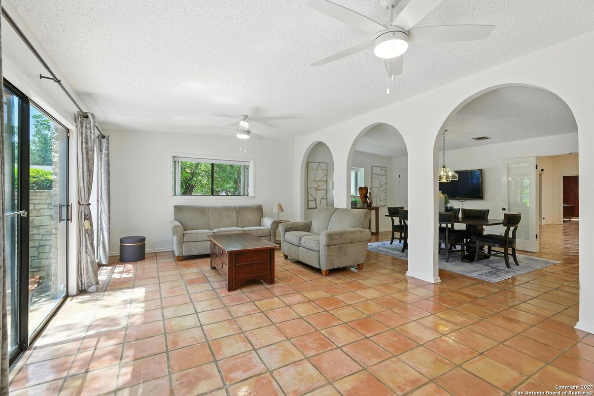Dining room, Interior, Living room, Pendant Lights
