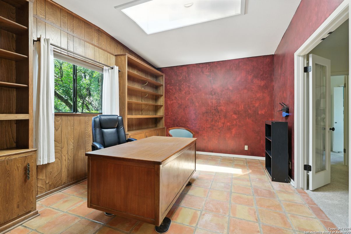Home Office, Interior