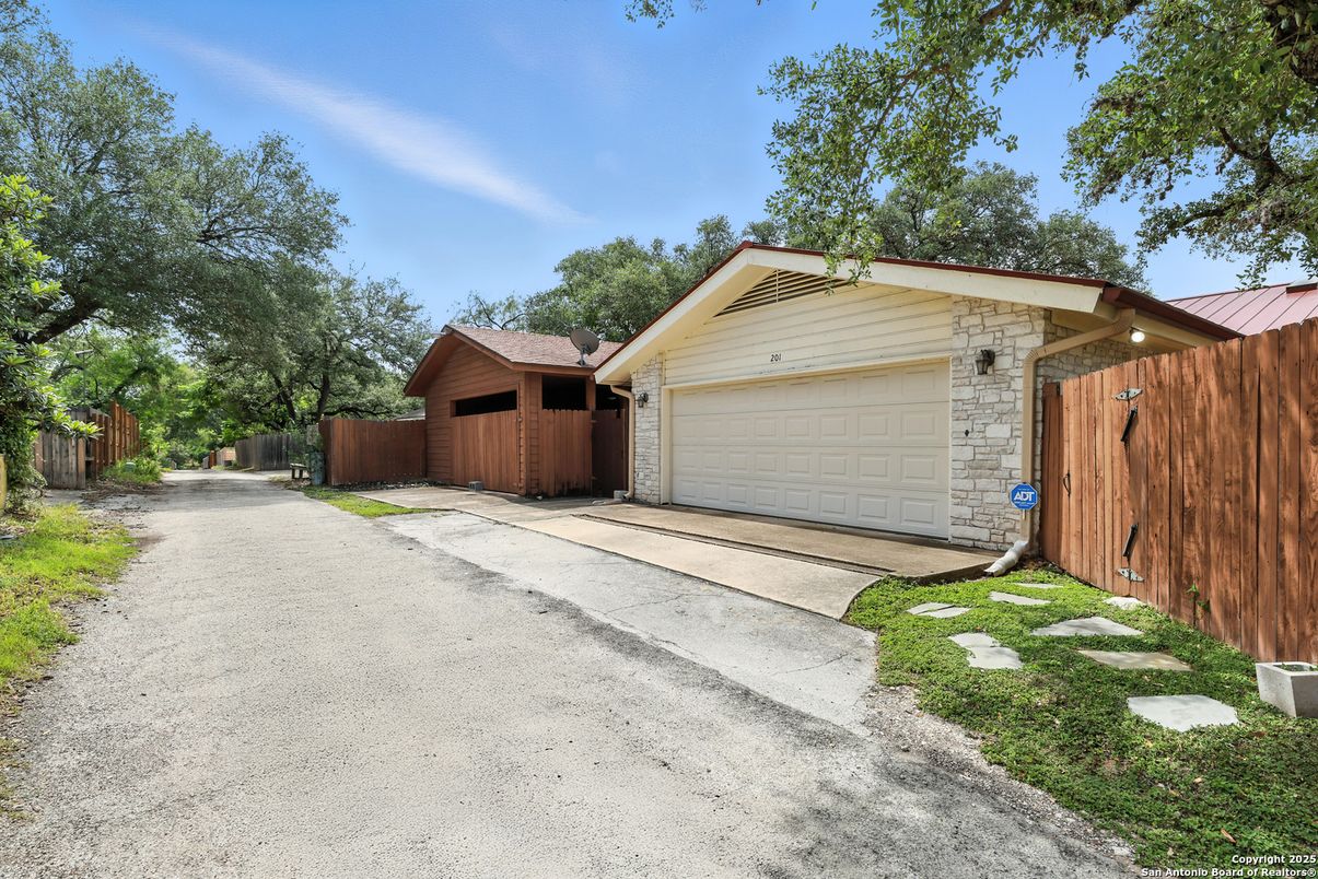 Detached Garage, Exterior