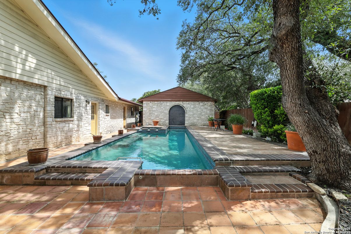 Exterior, Pool