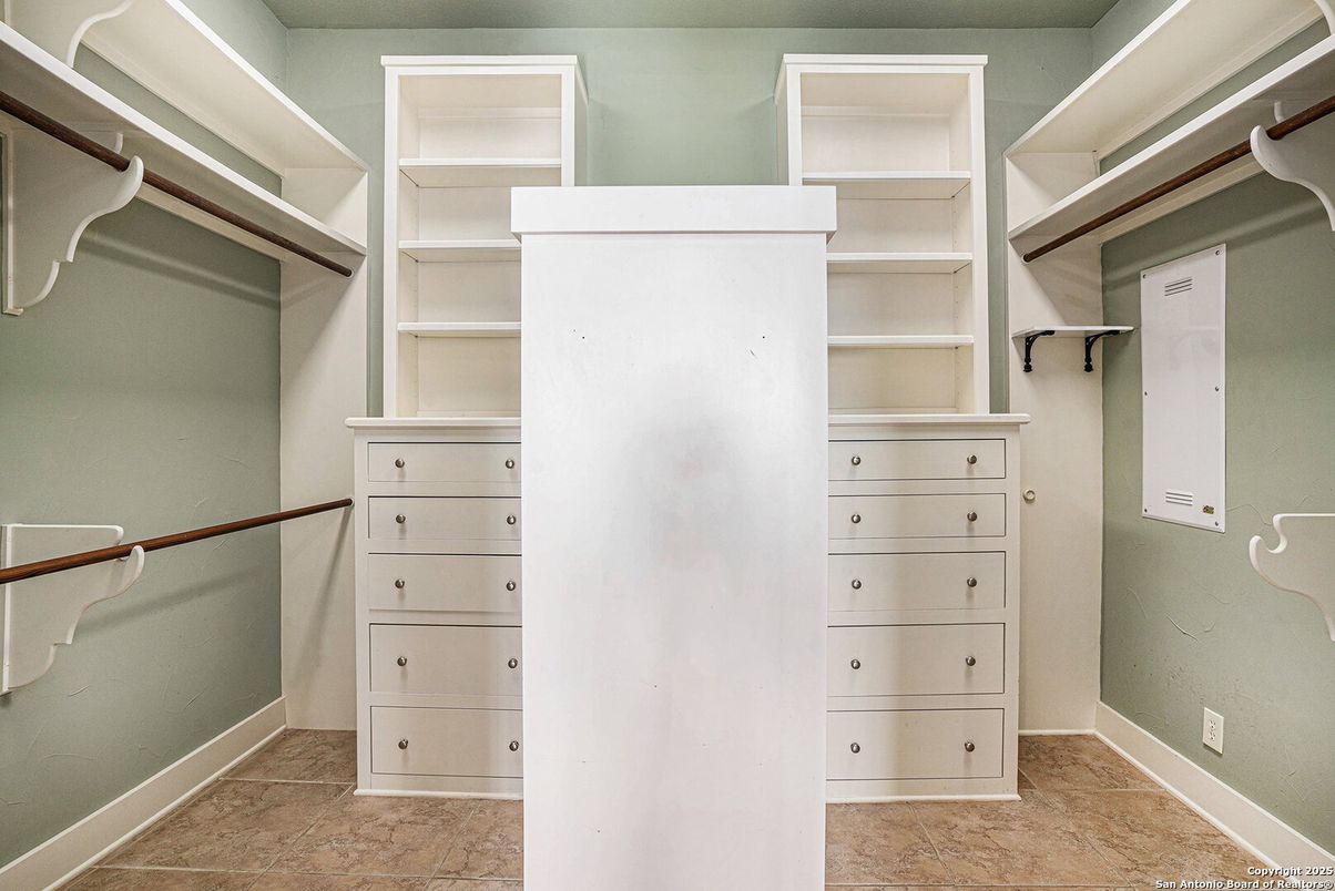 Interior, Walk-in Closets