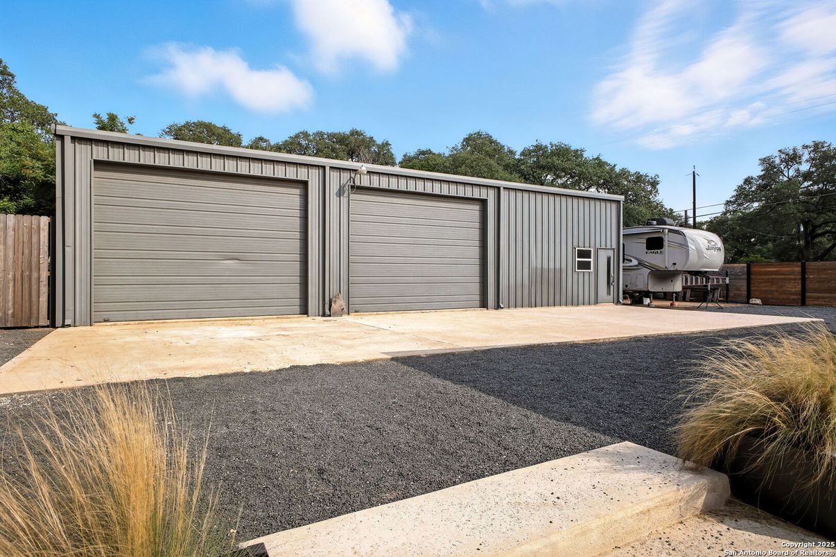 Detached Garage, Exterior