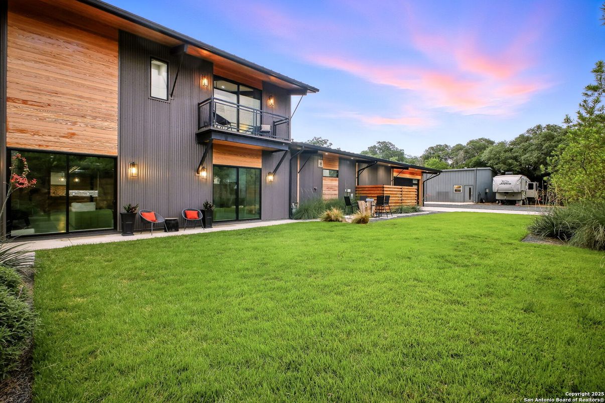Backyard, Exterior