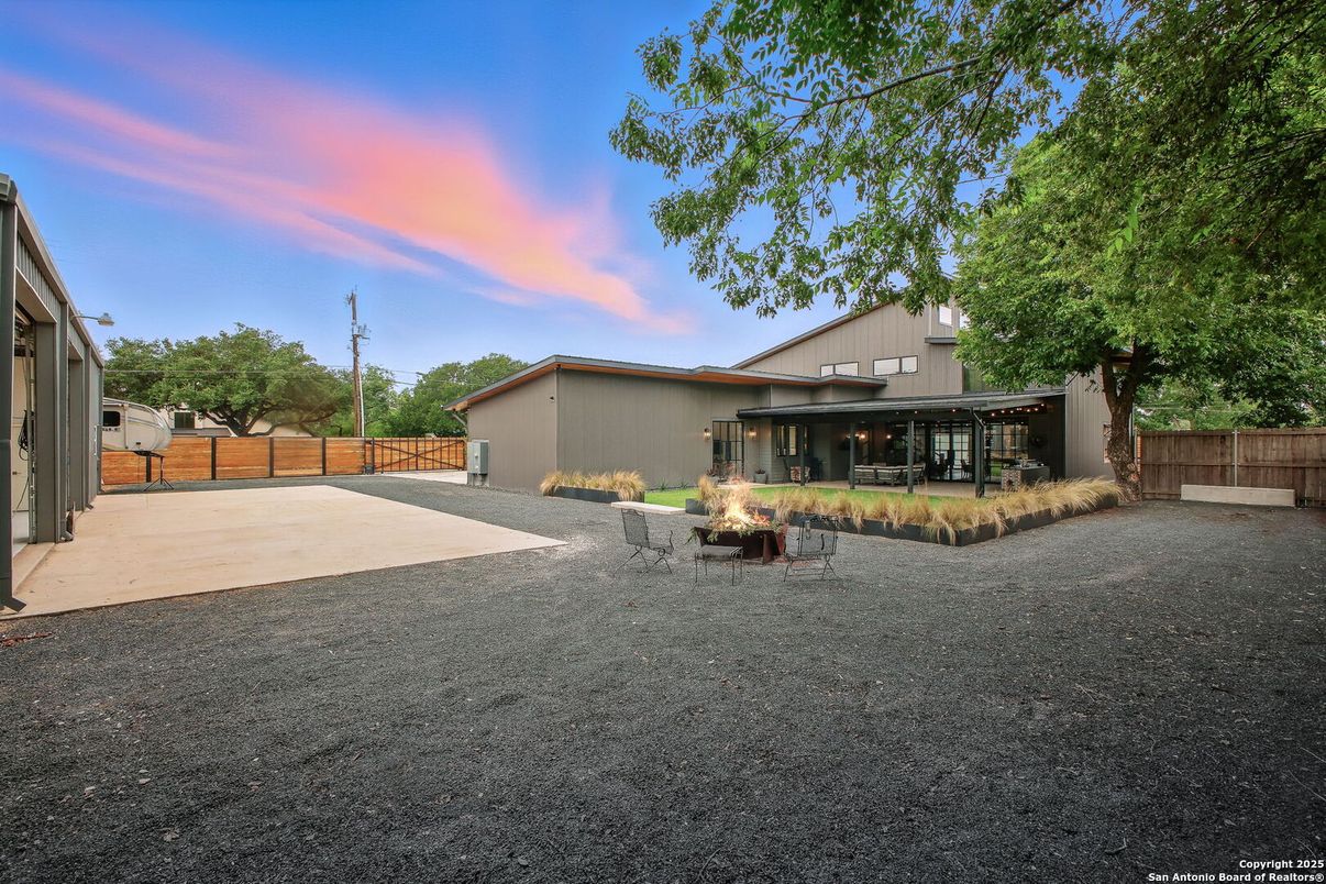 Backyard, Exterior