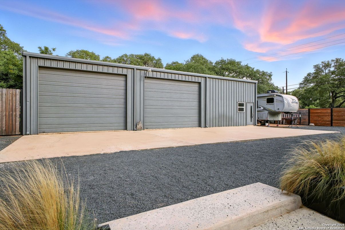 Detached Garage, Exterior