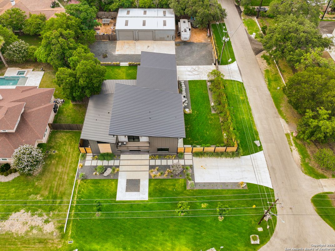 Exterior, Drone