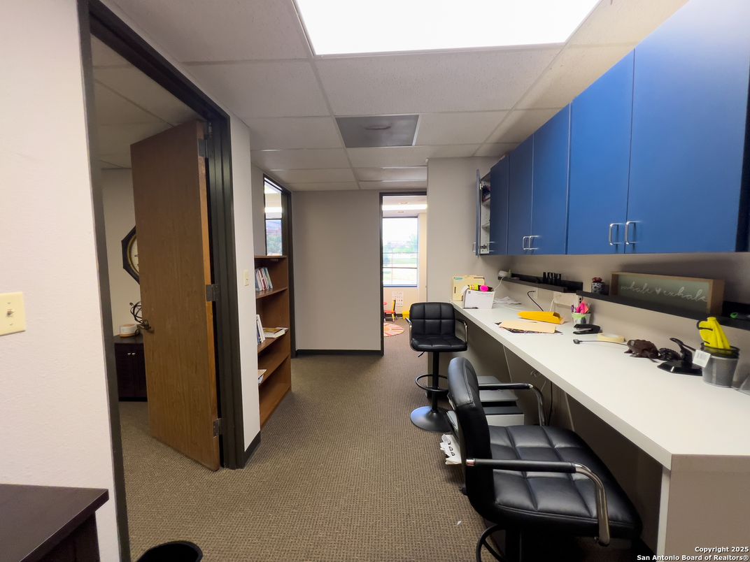 Home Office, Interior
