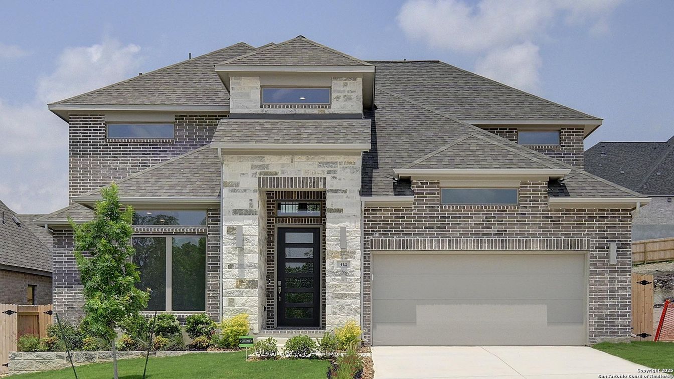 Attached, Exterior, Facade, Brick Traditional