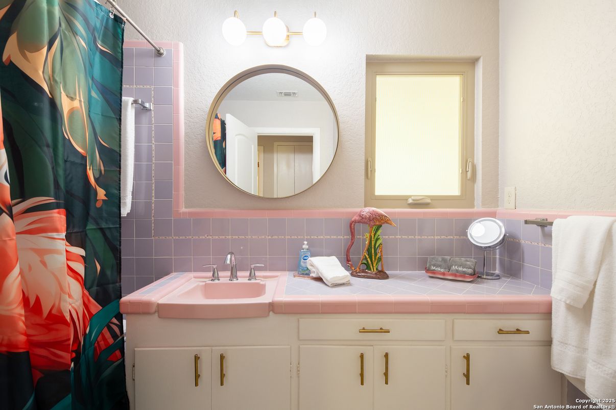 Bathroom, Interior, Tile Countertops