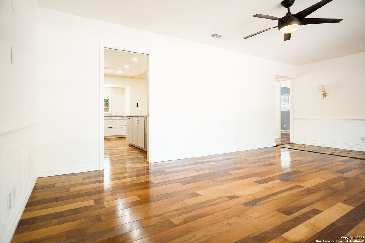 Empty room, Interior, Recessed Lighting, Wood Texture Flooring