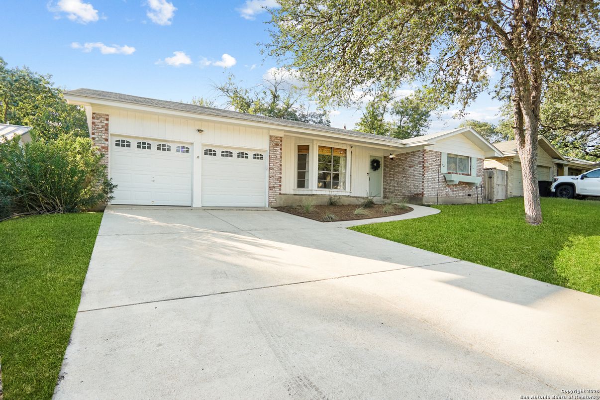 Attached, Exterior, Facade, Brick Facade, Ranch
