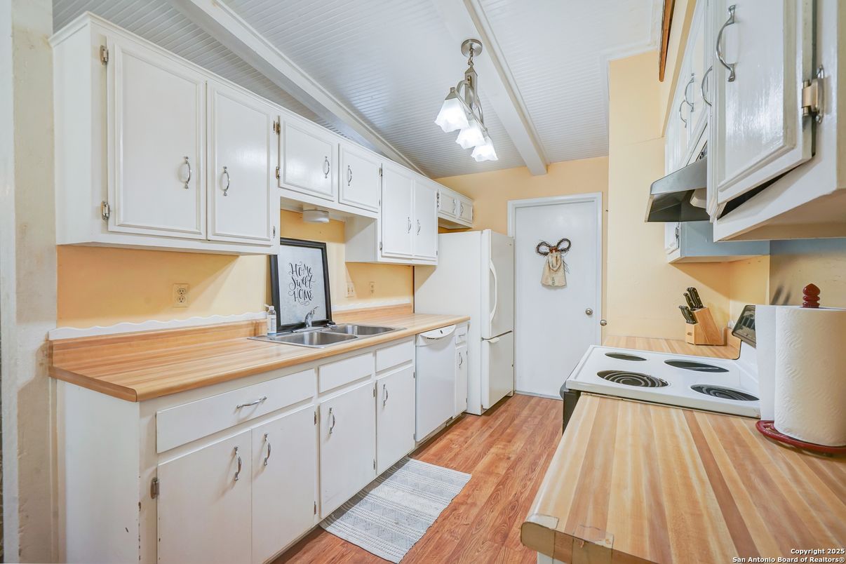 Interior, Kitchen, Pendant Lights, Wood Texture Flooring