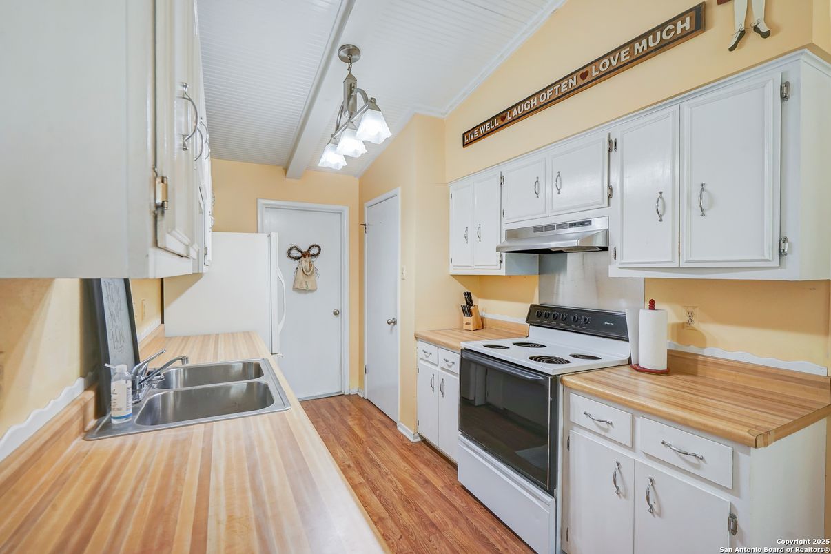 Interior, Kitchen, Pendant Lights, Wood Texture Flooring