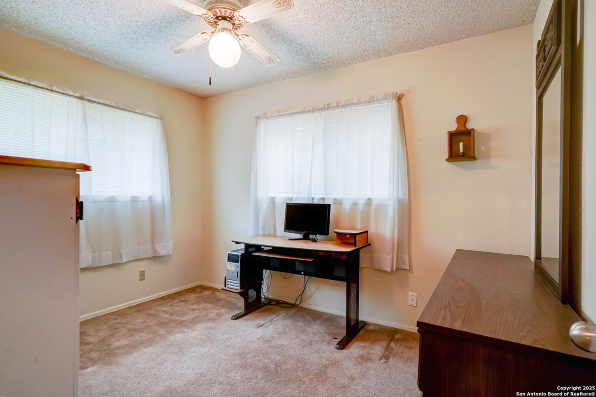 Home Office, Interior