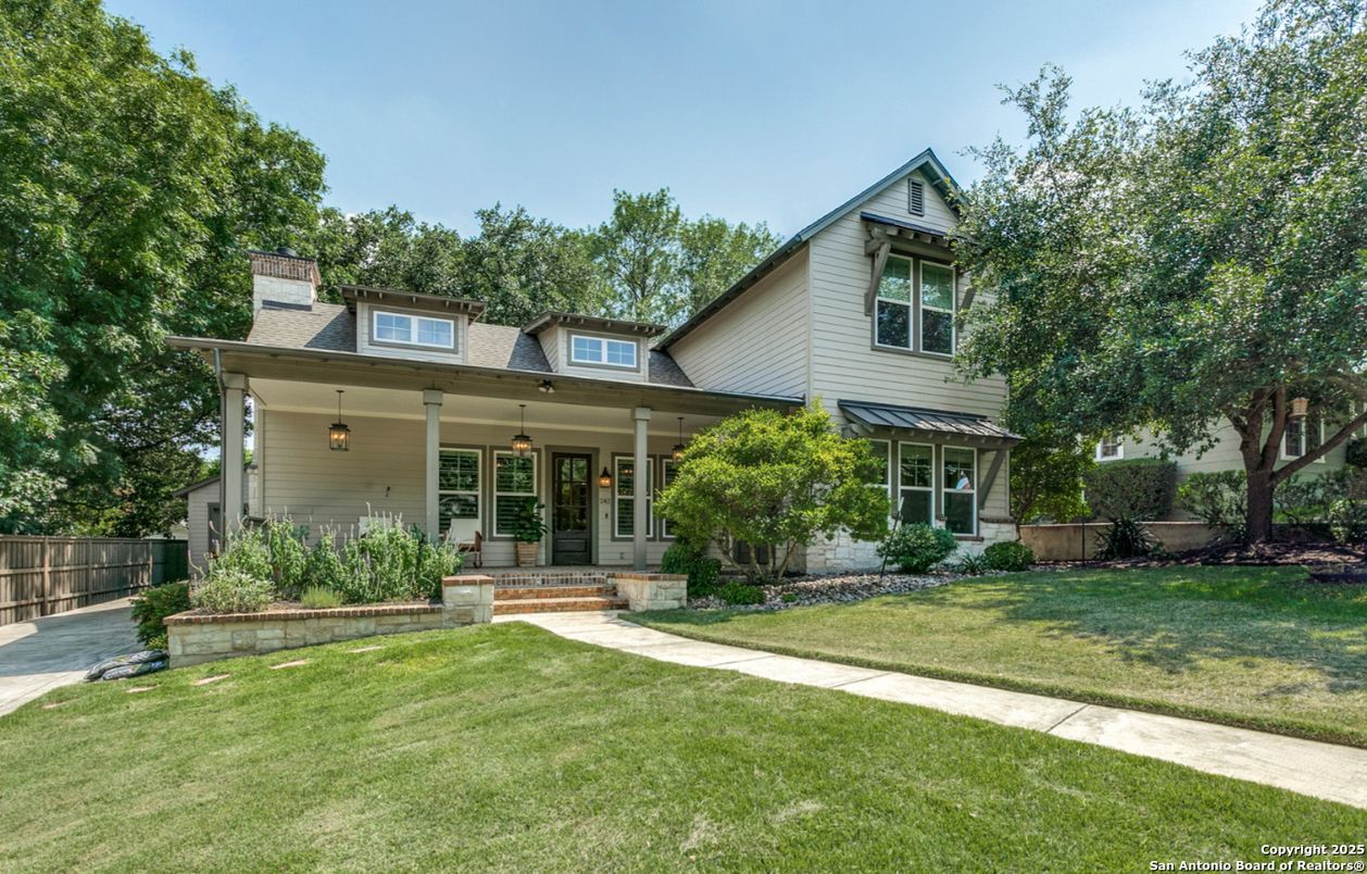 Exterior, Facade, Farmhouse