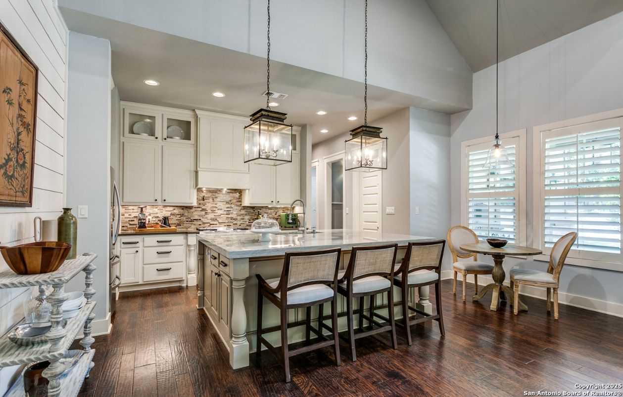 Dining room, Interior, Kitchen, Pendant Lights, Recessed Lighting, Wood Texture Flooring
