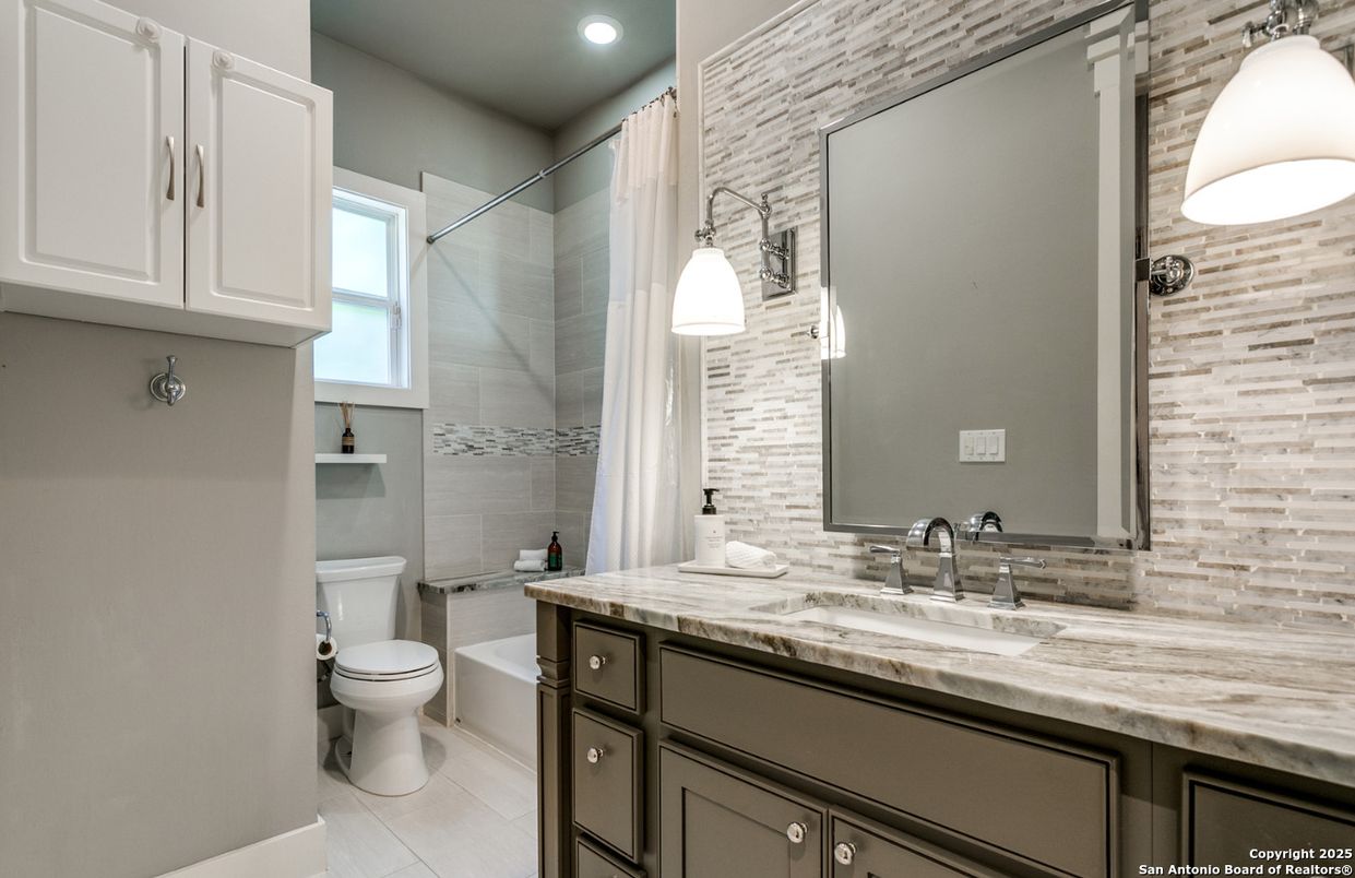 Bathroom, Interior, Pendant Lights, Recessed Lighting