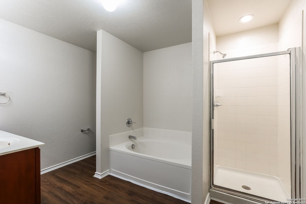 Bathroom, Interior, Recessed Lighting, Wood Texture Flooring