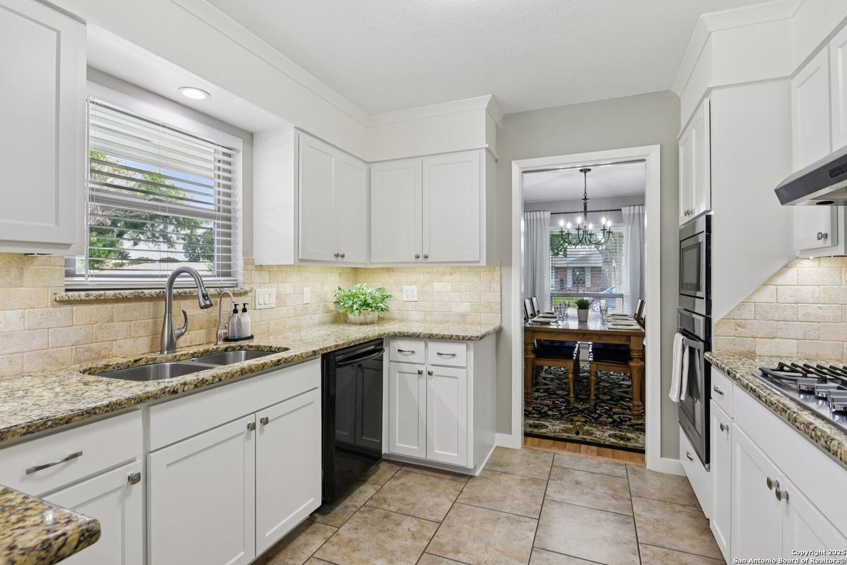 Chandelier, Dining room, Interior, Kitchen, Recessed Lighting